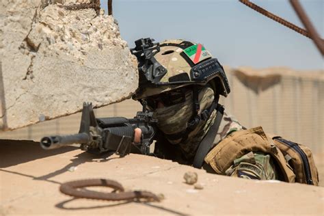 DVIDS - Images - Iraqi Special Forces Air Assault Training [Image 5 of 8]