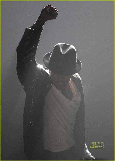 Photo: chris brown michael jackson tribute 08 | Photo 2462183 | Just ...