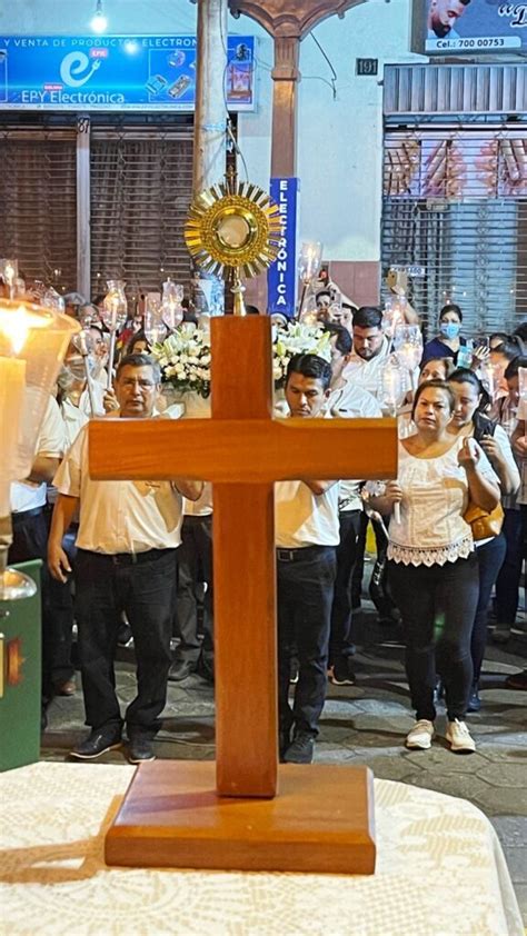 ASC Santa Cruz para Cristo Eucaristía una multitudinaria procesión