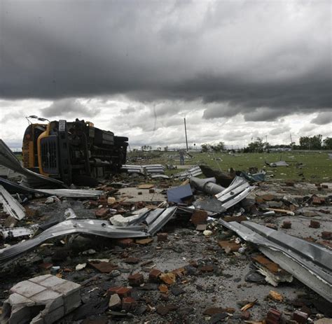 Unwetter Sieben Tote Bei Tornado Im Mittleren Westen Der Usa Welt