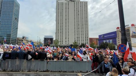 Marsz Miliona Serc Tłumy na Rondzie Dmowskiego Przyszliśmy pełni