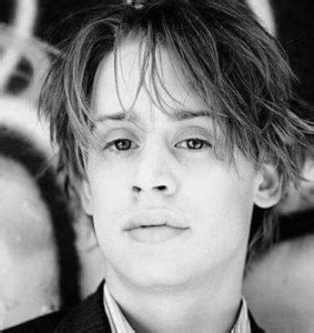 Macaulay Culkin - Bio, Birthday, Wiki, Facts, Net Worth, Married ...