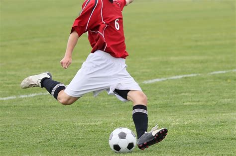 ボールを蹴る時の腕の使い方 ジュニアサッカーの上達練習指導法