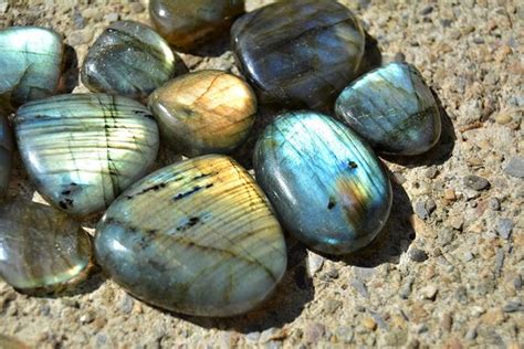 Tout savoir sur la labradorite vertus et bienfaits en lithothérapie