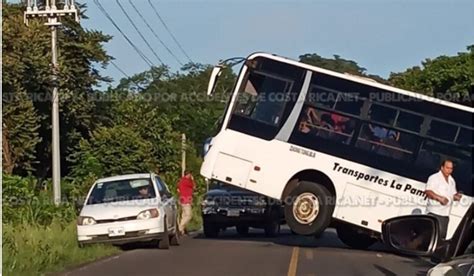 Bus Se Sale De La Via En Carrillo Guanacaste Somosacrnet