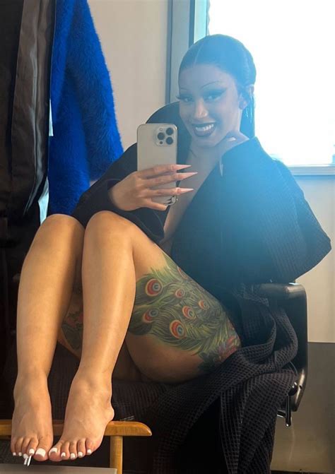 Cardi Sexy Ass Feet ShesFreaky