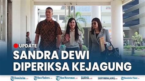 SANDRA DEWI DIPERIKSA KEJAKSAAN AGUNG Terkait Kasus Korupsi Suaminya