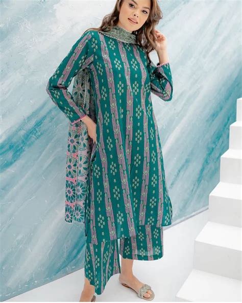 Pin By Sania Shafique On Sania Stylish Dress Designs Pakistani