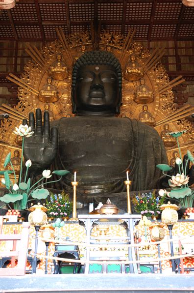 古の大伽藍を偲ぶ「大仏殿前」｜ますます訪ねたくなる東大寺