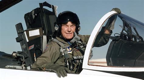 US Air Force legend & first pilot to break sound barrier, Chuck Yeager ...