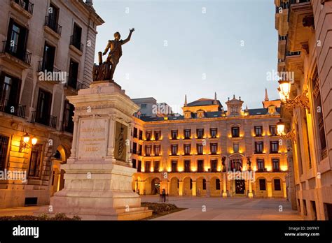 La Plaza Porticada En El Centro Histórico De Santander Cantabria