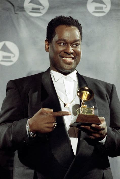 Download Award Winning Artist Luther Vandross Wallpaper