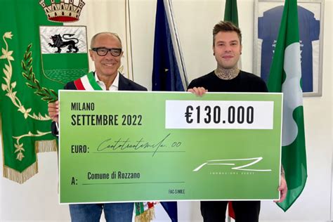 Fedez A Rozzano Il Rapper Sponsorizza Il Nuovo Skate Park Comune Di