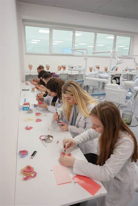 BA Profesional në Teknik Dentar - Universum International College