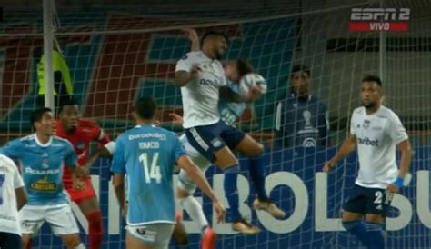 Todo Sporting Cristal reclamó penal mano de jugador de Emelec al