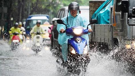 24小時豪雨狂炸南台灣！高雄多處水淹馬路｜東森新聞：新聞在哪 東森就在哪裡