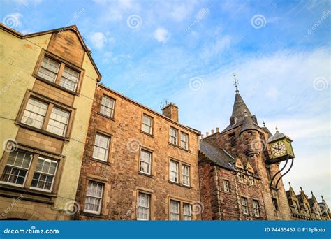 Street View Of The Historic Royal Mile Edinburgh Stock Image Image