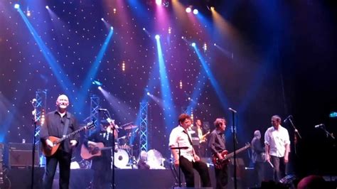 The POGUES 30th Anniversary à l'Olympia (Paris 110912) Dirty Old Town © Pascal Cossé - YouTube