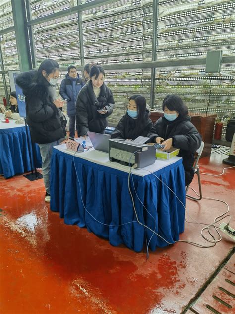 “风雨”中的暖心助力