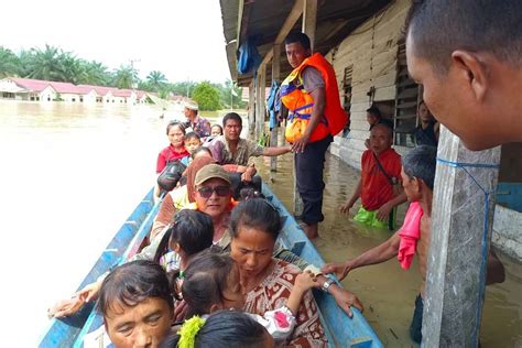 Aceh Police Evacuate Dozens As Floods Hit South Aceh Inp Indonesian