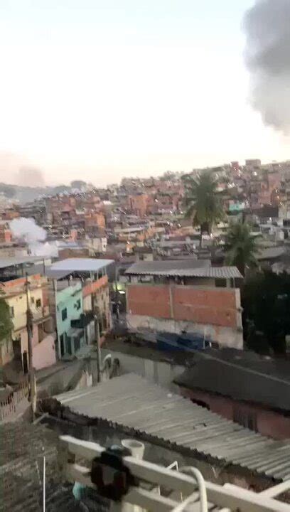 V Deo Moradores Dos Complexos Do Alem O E Penha Relatam Intensa Troca