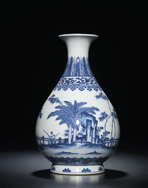 A Fine Ming Style Blue And White Pear Shaped Vase Yuhuchunping