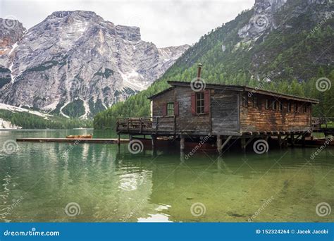 Lago Di Braies Beau Lac Dans Les Dolomites Photo Stock Image Du