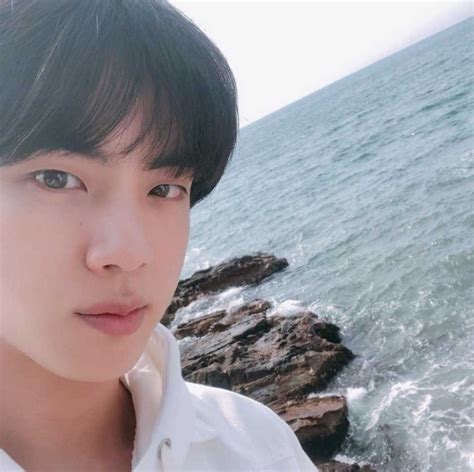 Potret Selfie Jin Bts Tanpa Makeup Bukti Tetap Memukau