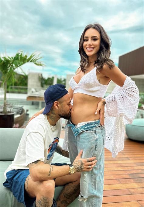 Neymar, girlfriend Bruna Biancardi expecting first child together