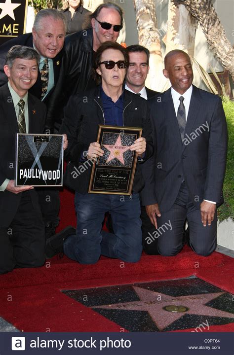 Paul mccartney and neil young hi-res stock photography and images - Alamy