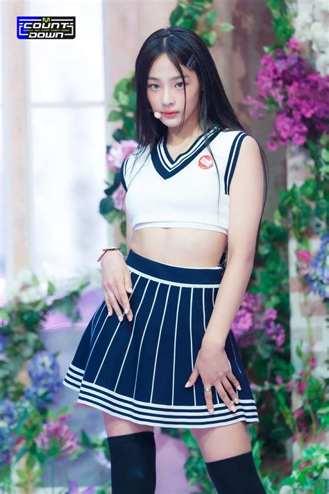 Minji Pics On Twitter Fashion Fashion Inspo Outfits Stage Outfits