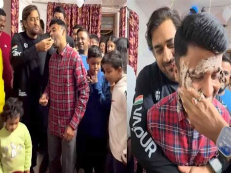 Ms Dhoni Attends A Fan S Birthday Party At His Home अपने फैन की बर्थडे