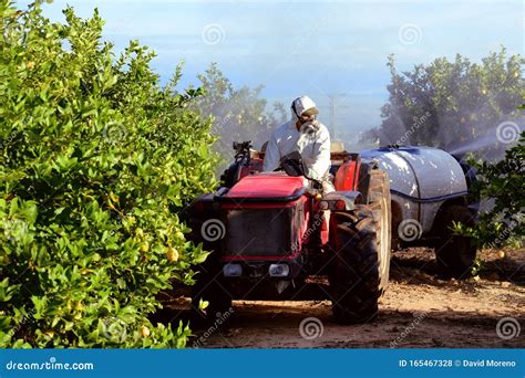 Plaguicida E Insecticida Para Rociar Tractores En La Plantaci N De