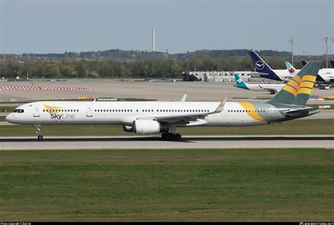 UR SLE SkyLine Express Boeing 757 330 WL Photo by Björn Düwel ID