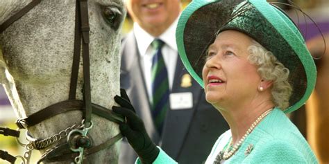 Reina Isabel monta a caballo a sus 93 años y hay fotos que lo prueban