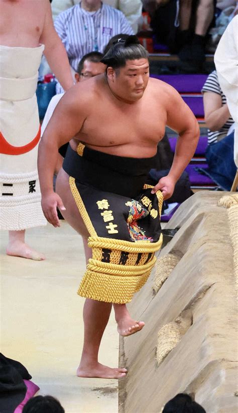 尊富士が初めて大銀杏を結って土俵入り 新入幕優勝決めた春場所千秋楽以来119日ぶり復帰戦へ― スポニチ Sponichi Annex スポーツ