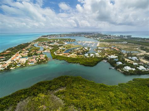 Safest and Most Dangerous Caribbean Islands