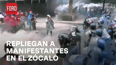 Marcha 2 de Octubre Policías repliegan a manifestantes en el Zócalo