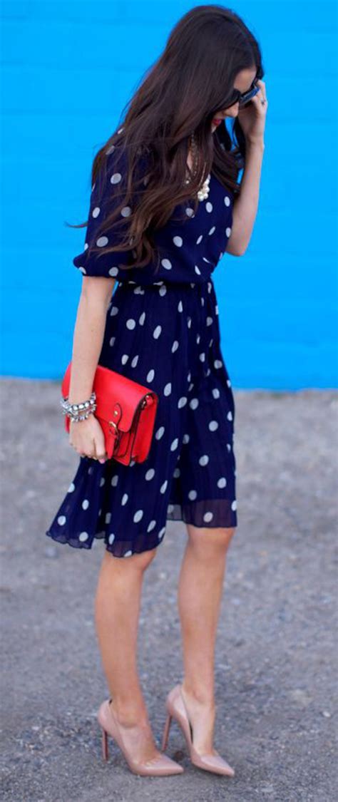 Cómo combinar zapatos nude