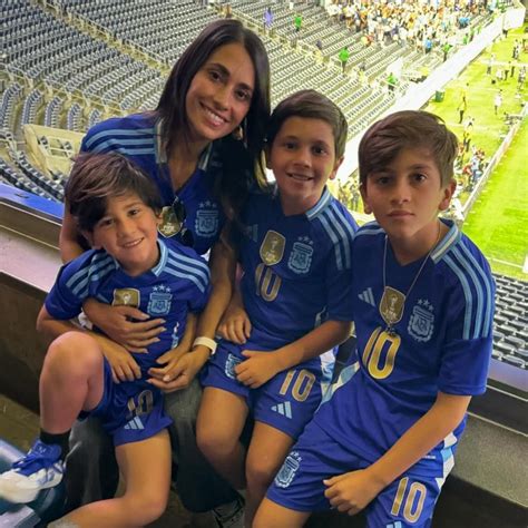 Antonela Roccuzzo causa sensación con su posado en bikini HOLA