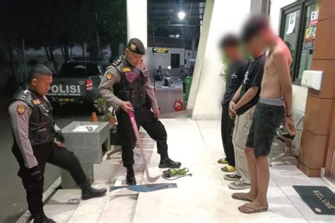 Keluyuran Tengah Malam Bawa Senjata Tajam Remaja Ditangkap Polisi