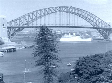 Sydney Harbour Bridge Sketch at PaintingValley.com | Explore collection ...