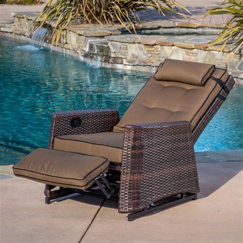 Our Review Of The 10 Best Outdoor Recliners