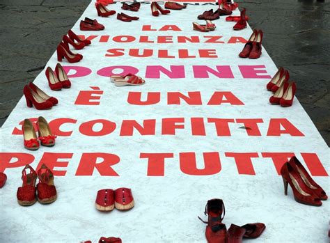 Giornata Mondiale Contro Il Femminicidio L Italia Delle Scarpe Rosse