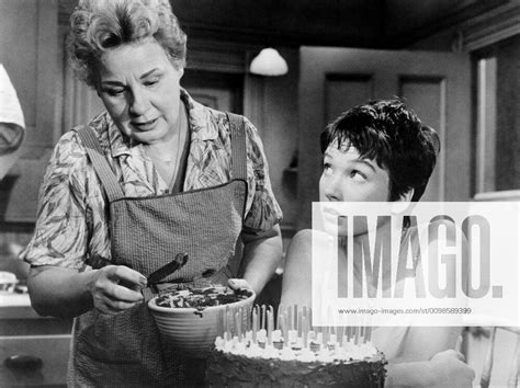 Shirley Maclaine Hot