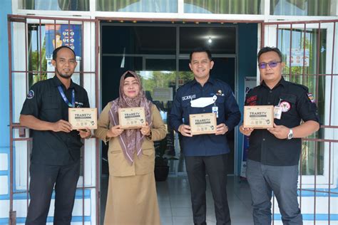 Warga Bintan Dapat Bantuan Set Top Box Gratis Media Maritim