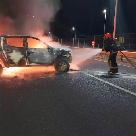 Suspenden el tránsito en la Ruta 5 Sur por nueva camioneta quemada