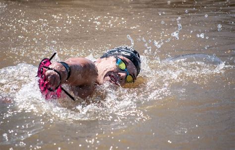 Natation Th O Curin Premier Nageur Handisport Terminer Une Course