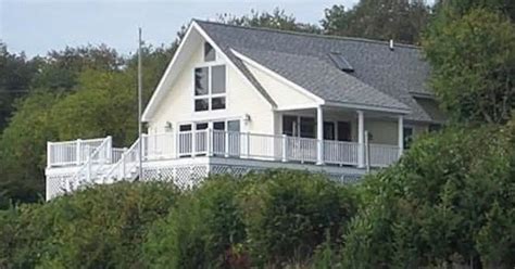 This Rhode Island Airbnb In The Middle Of Nowhere Will Make You Forget ...