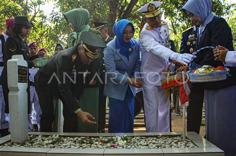 Ziarah Makam Pahlawan Memperingati Hut Ke 78 Tni Antara Foto